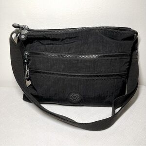 Kipling Black Alvar Crossbody Bag. Black. Multiple pockets. Light